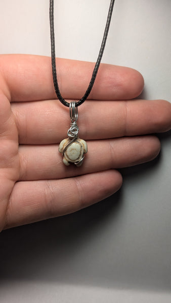 Howlite turtle dyed-white