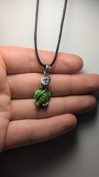 Howlite turtle dyed-green