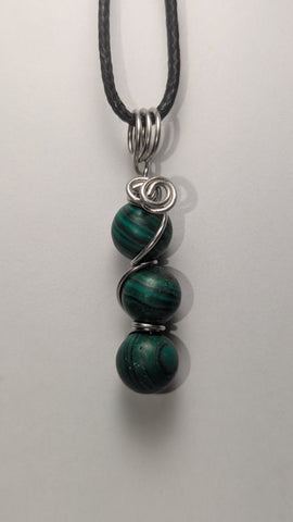 Round three drop malachite necklace